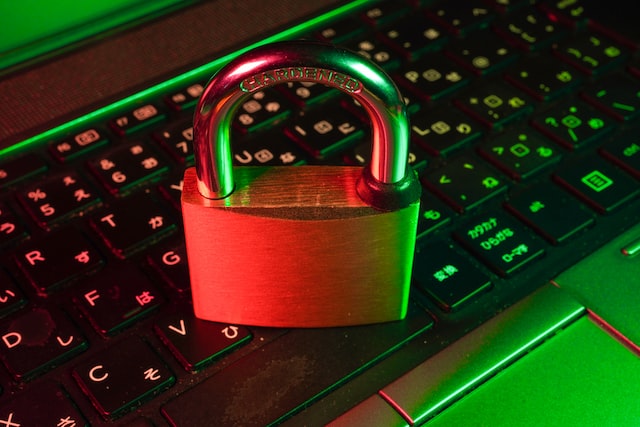 Alt-Text: A gold lock sits on a black keyboard.